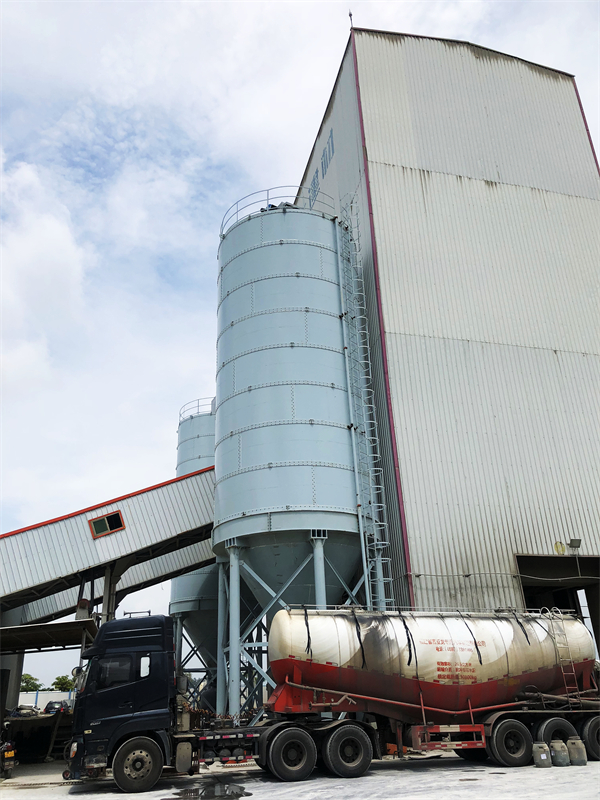 2019年陆威为翔安哈达混凝土搅拌站提供2个500吨水泥筒仓和气力输送系统 (2)
